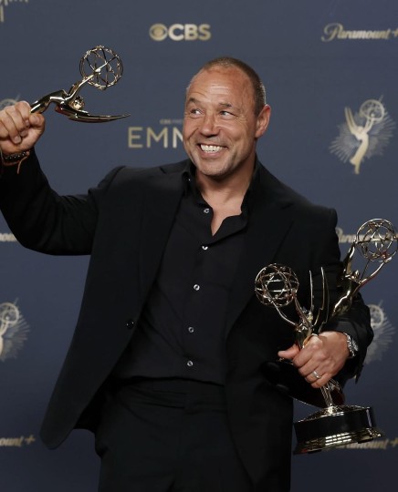 从&ldquo;混沌&rdquo;中剖开成长困局：评《混沌少年时》的三重叩问